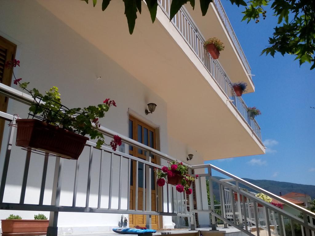 St Paul And Peter'S House Apartment Asproválta Luaran gambar