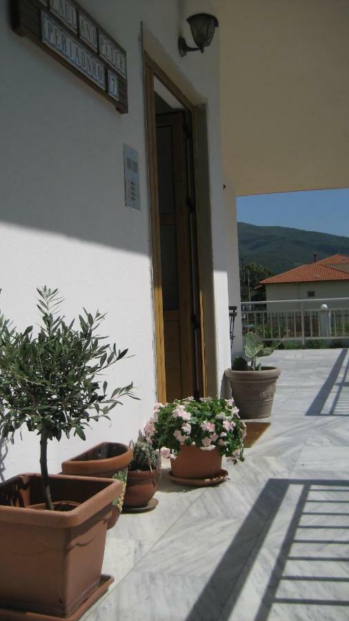 St Paul And Peter'S House Apartment Asproválta Luaran gambar